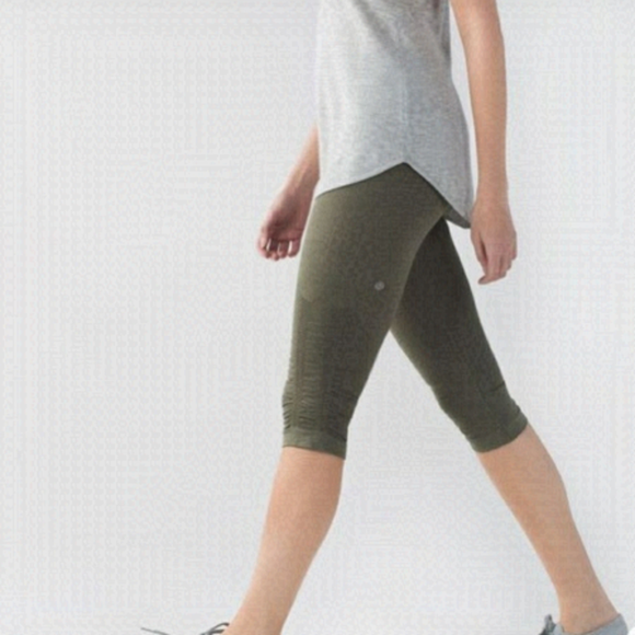 Lululemon in the flow crops size 4 green - Picture 4 of 10